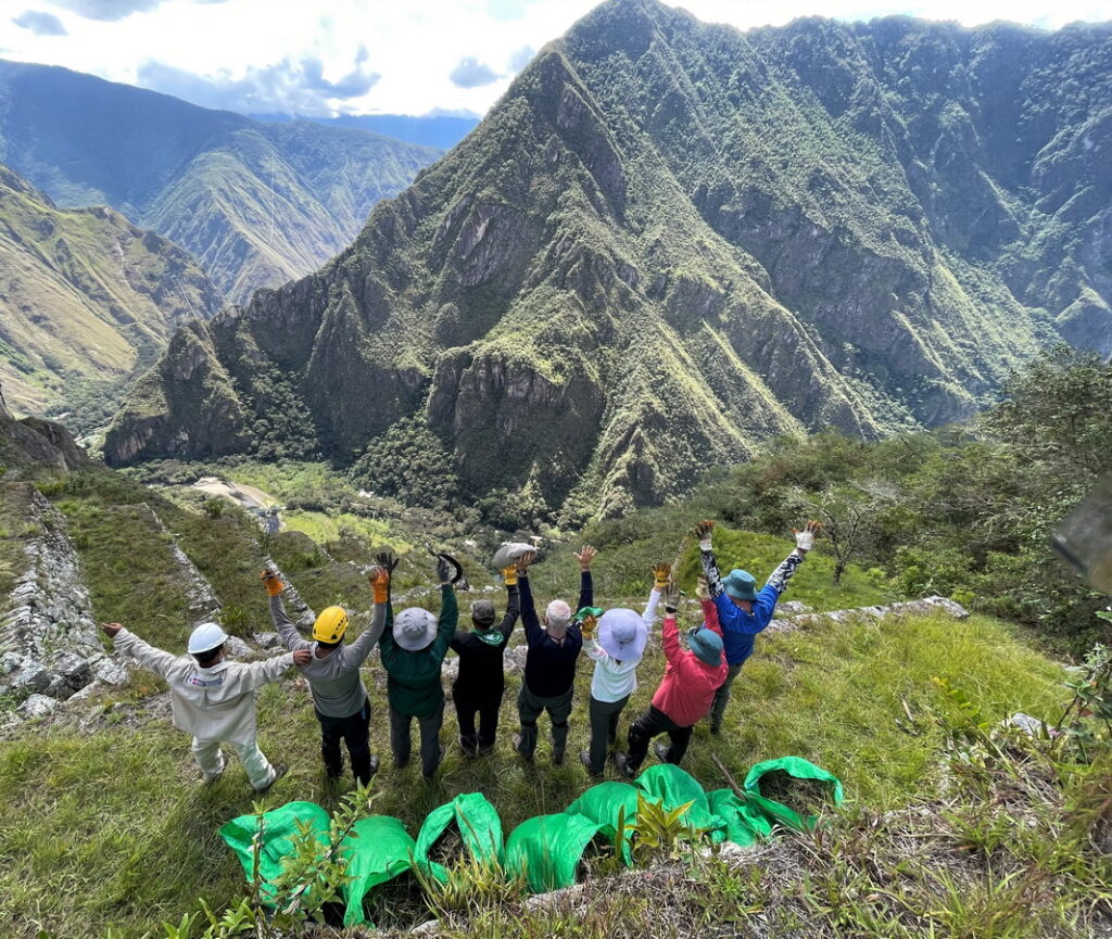 volunteers celebrate life in Machu Picchu