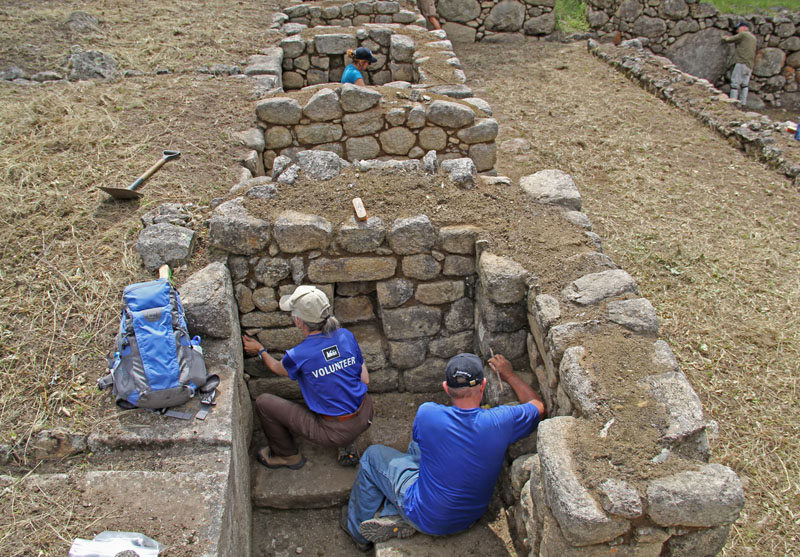 Cleaning baths at Chachabamba in Machu Picchu